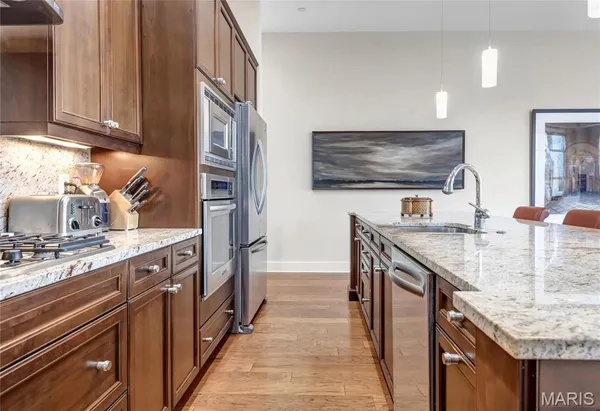 $4,795 | 8025 Maryland Avenue, Unit 3D, St. Louis, MO 63105