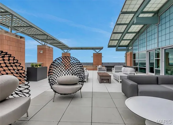 $4,795 | 8025 Maryland Avenue, Unit 3D, St. Louis, MO 63105