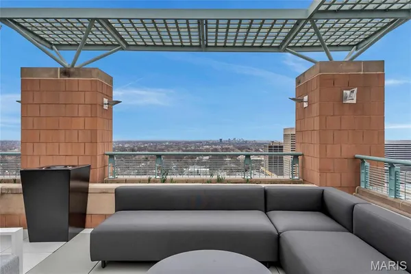 $4,795 | 8025 Maryland Avenue, Unit 3D, St. Louis, MO 63105