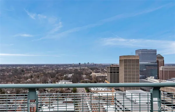 $4,795 | 8025 Maryland Avenue, Unit 3D, St. Louis, MO 63105