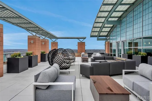 $4,795 | 8025 Maryland Avenue, Unit 3D, St. Louis, MO 63105