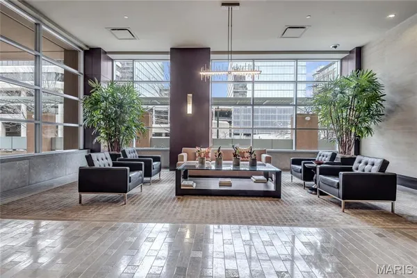 $4,795 | 8025 Maryland Avenue, Unit 3D, St. Louis, MO 63105