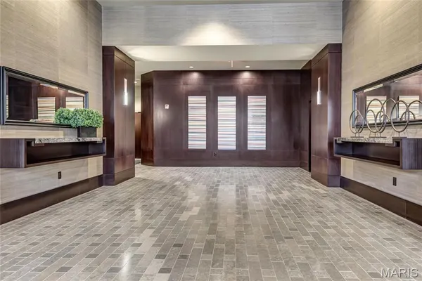 $4,795 | 8025 Maryland Avenue, Unit 3D, St. Louis, MO 63105