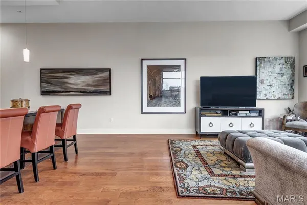 $4,795 | 8025 Maryland Avenue, Unit 3D, St. Louis, MO 63105