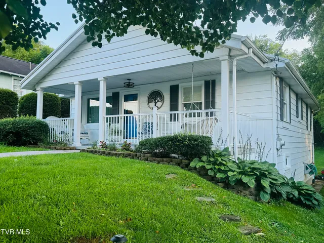 $219,000 | 213 Campbell Street Southwest, Abingdon, VA 24210