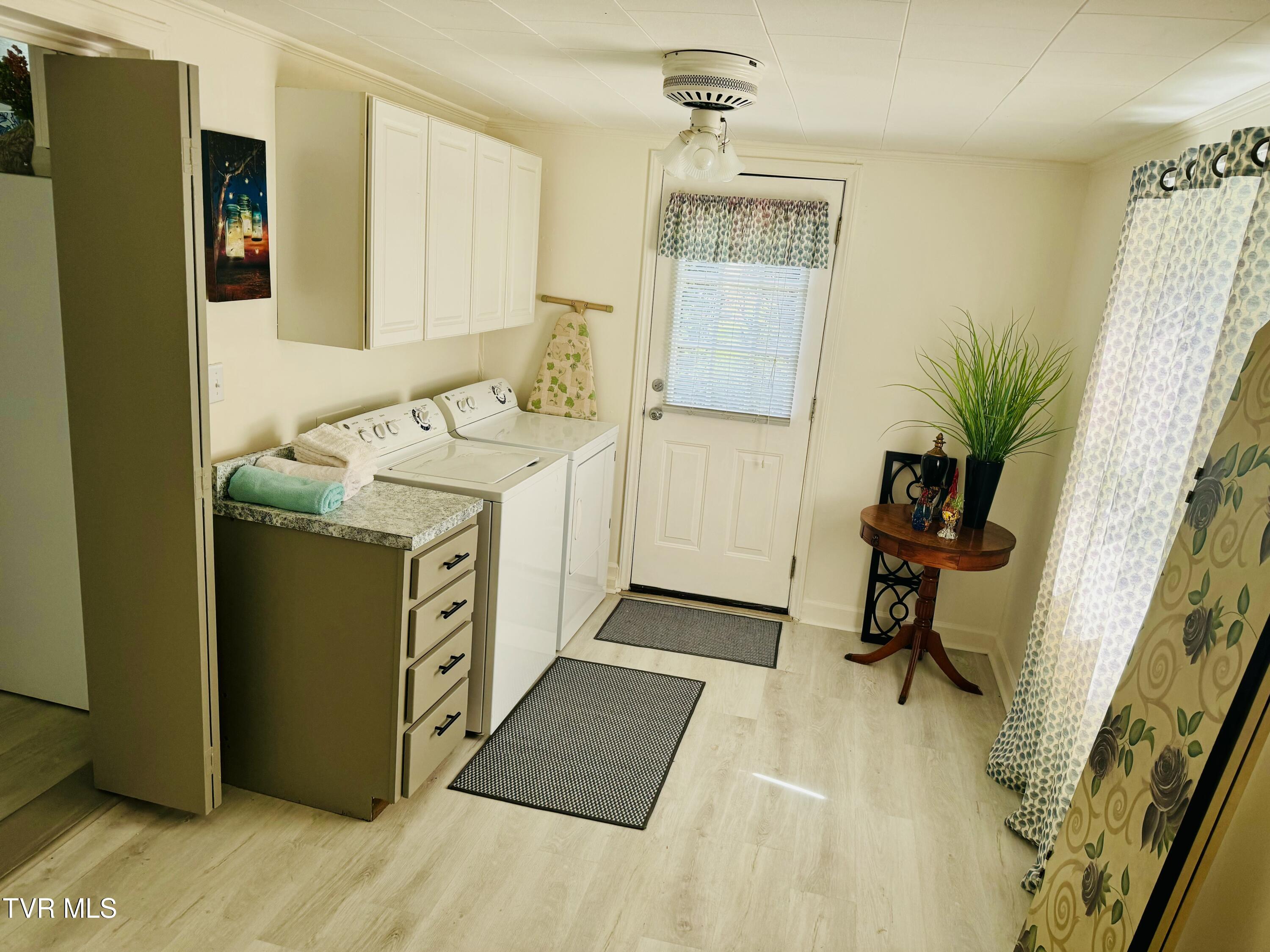 213 Campbell Street Southwest Abingdon, VA 24210 - Photo 16 of 28 IMG_0325