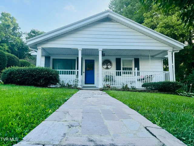 $219,000 | 213 Campbell Street Southwest, Abingdon, VA 24210