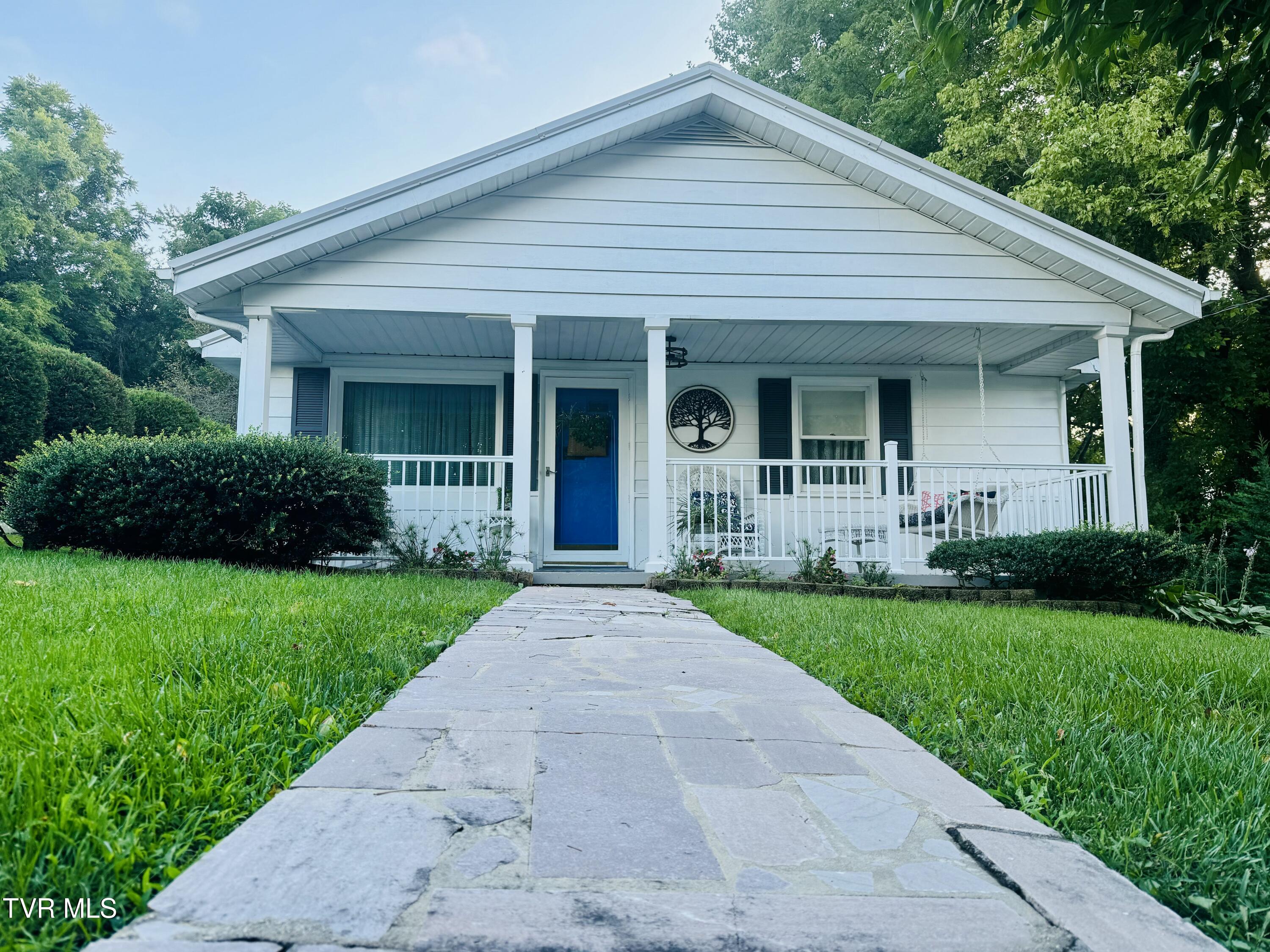 213 Campbell Street Southwest Abingdon, VA 24210 - Photo 2 of 28 IMG_0238
