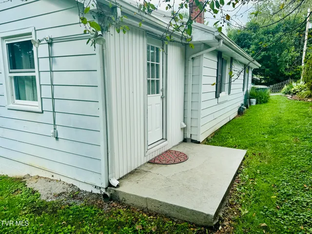 $219,000 | 213 Campbell Street Southwest, Abingdon, VA 24210