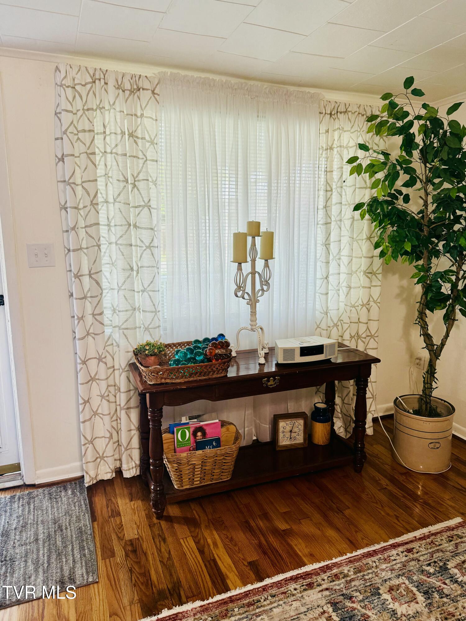 213 Campbell Street Southwest Abingdon, VA 24210 - Photo 7 of 28 IMG_5523