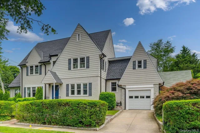 $1,445,500 | 400 Manor Ridge Road, Pelham, NY 10803