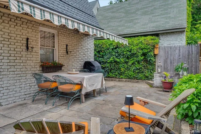 $1,445,500 | 400 Manor Ridge Road, Pelham, NY 10803