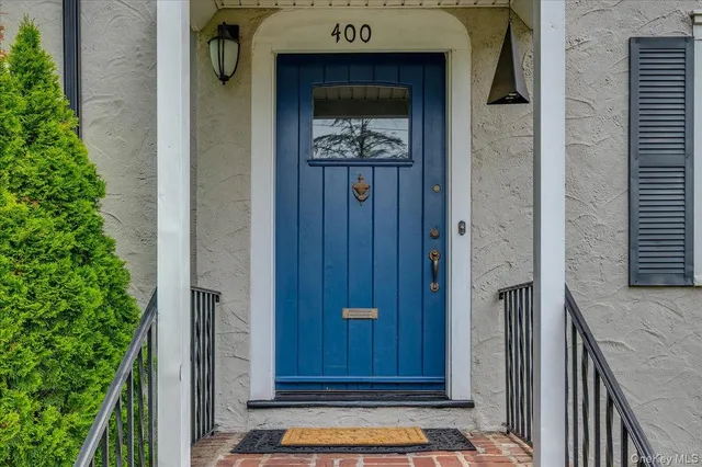 $1,445,500 | 400 Manor Ridge Road, Pelham, NY 10803