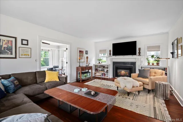 $1,445,500 | 400 Manor Ridge Road, Pelham, NY 10803