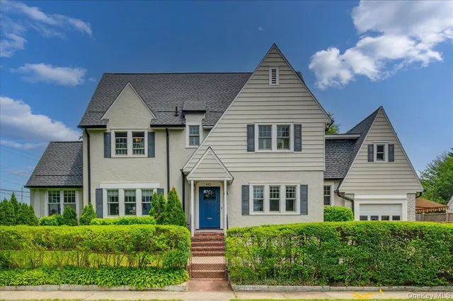 $1,445,500 | 400 Manor Ridge Road, Pelham, NY 10803