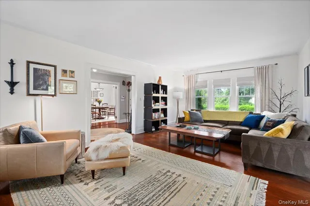 $1,445,500 | 400 Manor Ridge Road, Pelham, NY 10803