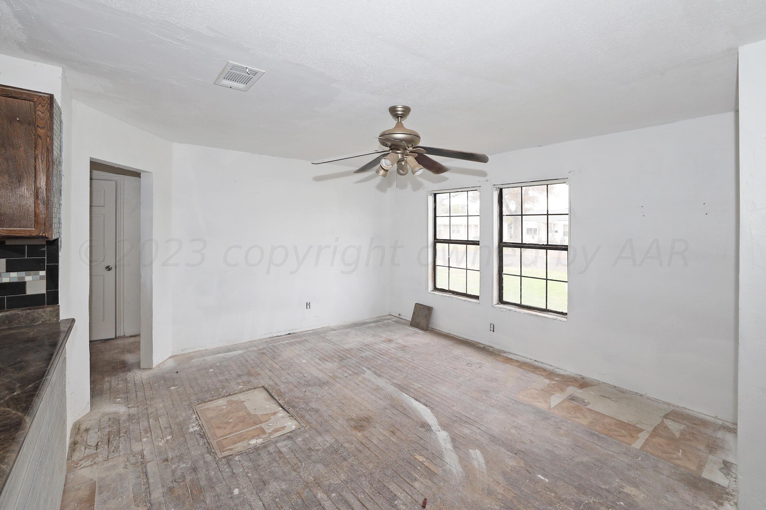 4603 Preston Street Amarillo, TX 79110 - Photo 3 of 20 Living Area
