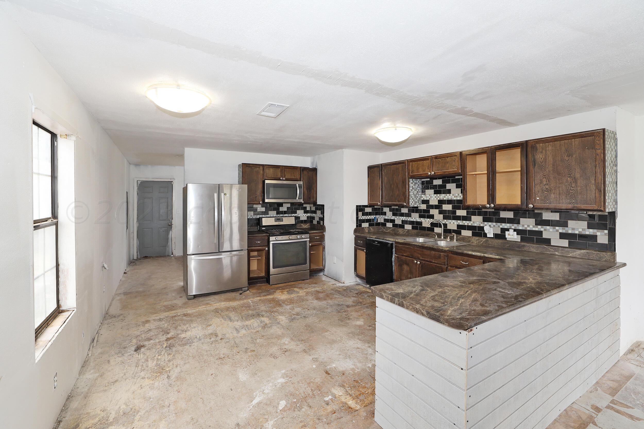 4603 Preston Street Amarillo, TX 79110 - Photo 6 of 20 Kitchen