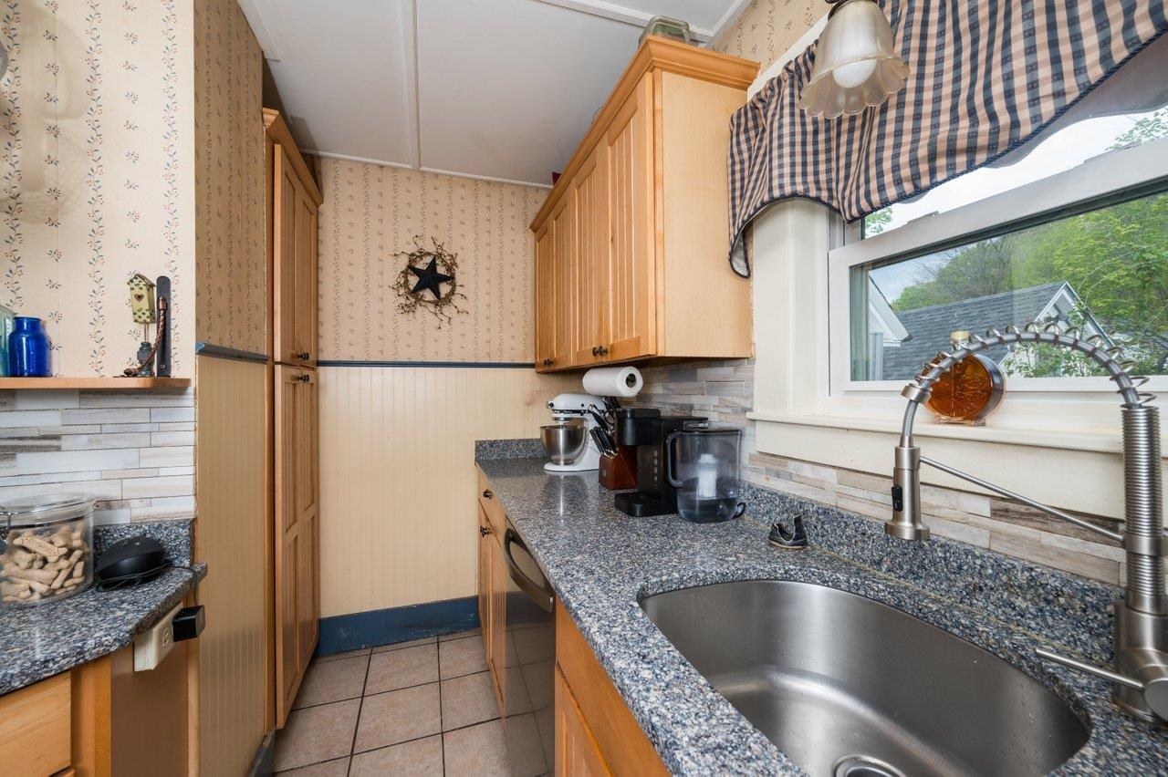 19 Sheridan Avenue Rochester, NH 03867 - Photo 11 of 44