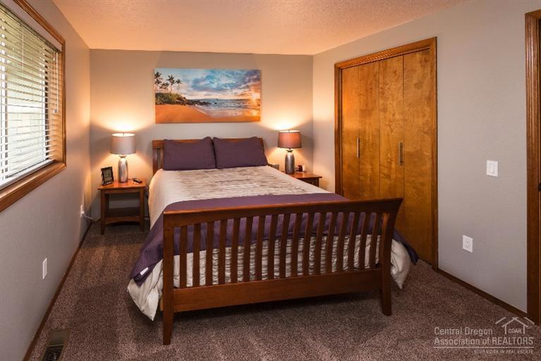 61850 Pettigrew Road Bend, OR 97702 - Photo 6 of 18 Master bedroom.