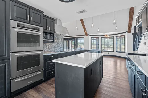 $835,000 | 404 County Road 421, Spicewood, TX 78669