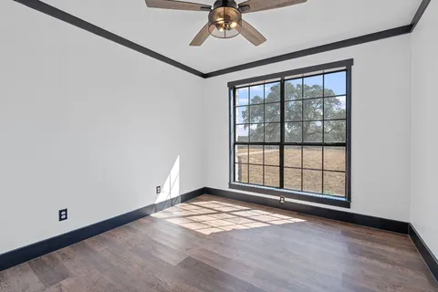 $899,990 | 404 County Road 421, Spicewood, TX 78669