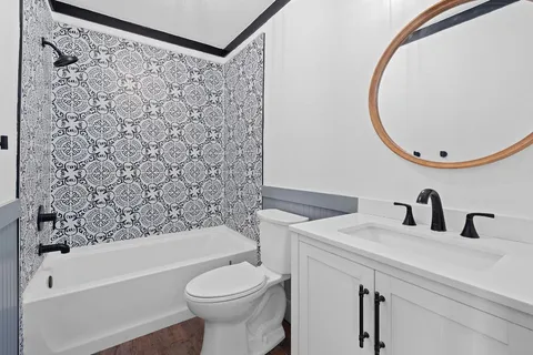 $899,990 | 404 County Road 421, Spicewood, TX 78669