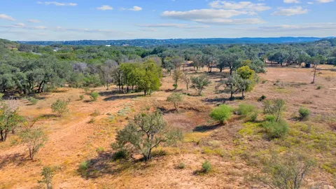 $899,990 | 404 County Road 421, Spicewood, TX 78669