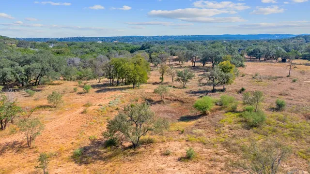 $899,990 | 404 County Road 421, Spicewood, TX 78669