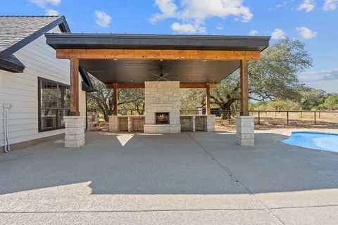 $835,000 | 404 County Road 421, Spicewood, TX 78669