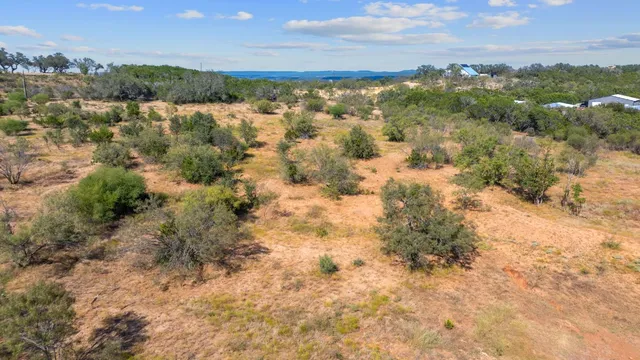 $899,990 | 404 County Road 421, Spicewood, TX 78669