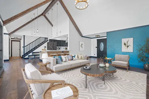 $899,990 | 404 County Road 421, Spicewood, TX 78669