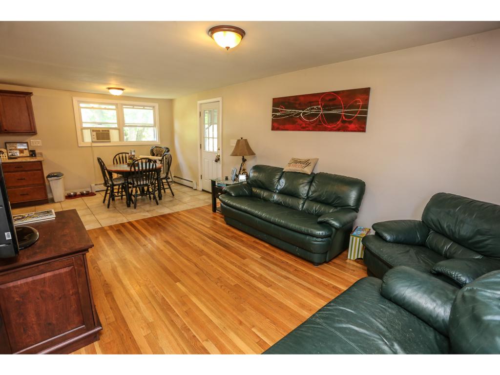823 Cilley Road Manchester, NH 03103 - Photo 3 of 23