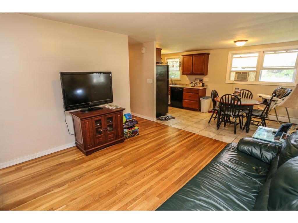 823 Cilley Road Manchester, NH 03103 - Photo 4 of 23