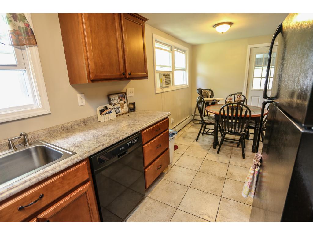 823 Cilley Road Manchester, NH 03103 - Photo 8 of 23