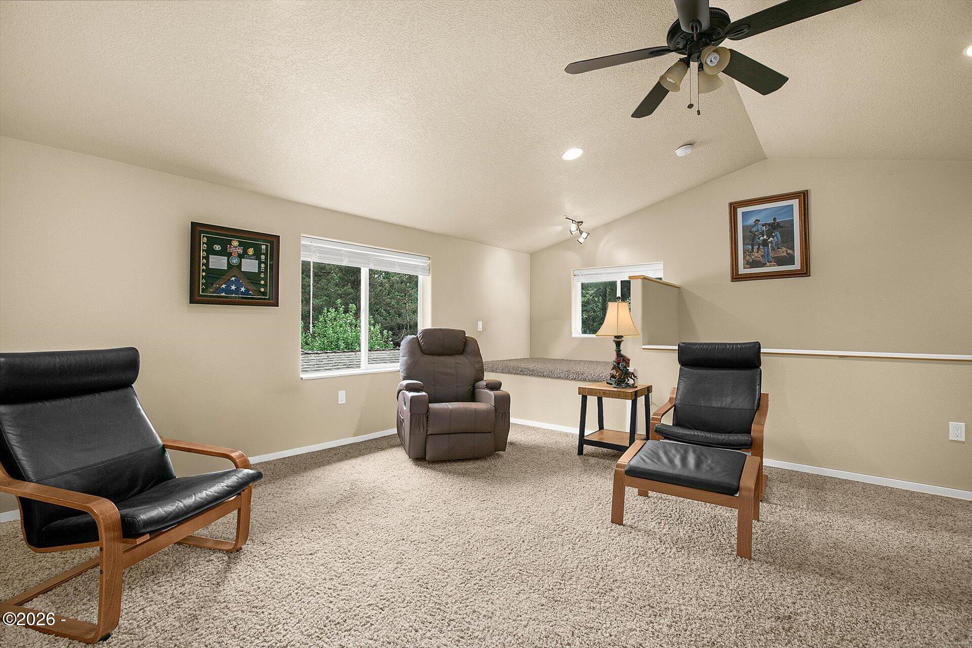 3909 North Bayview Road Waldport, OR 97394 - Photo 25 of 44 Family Room