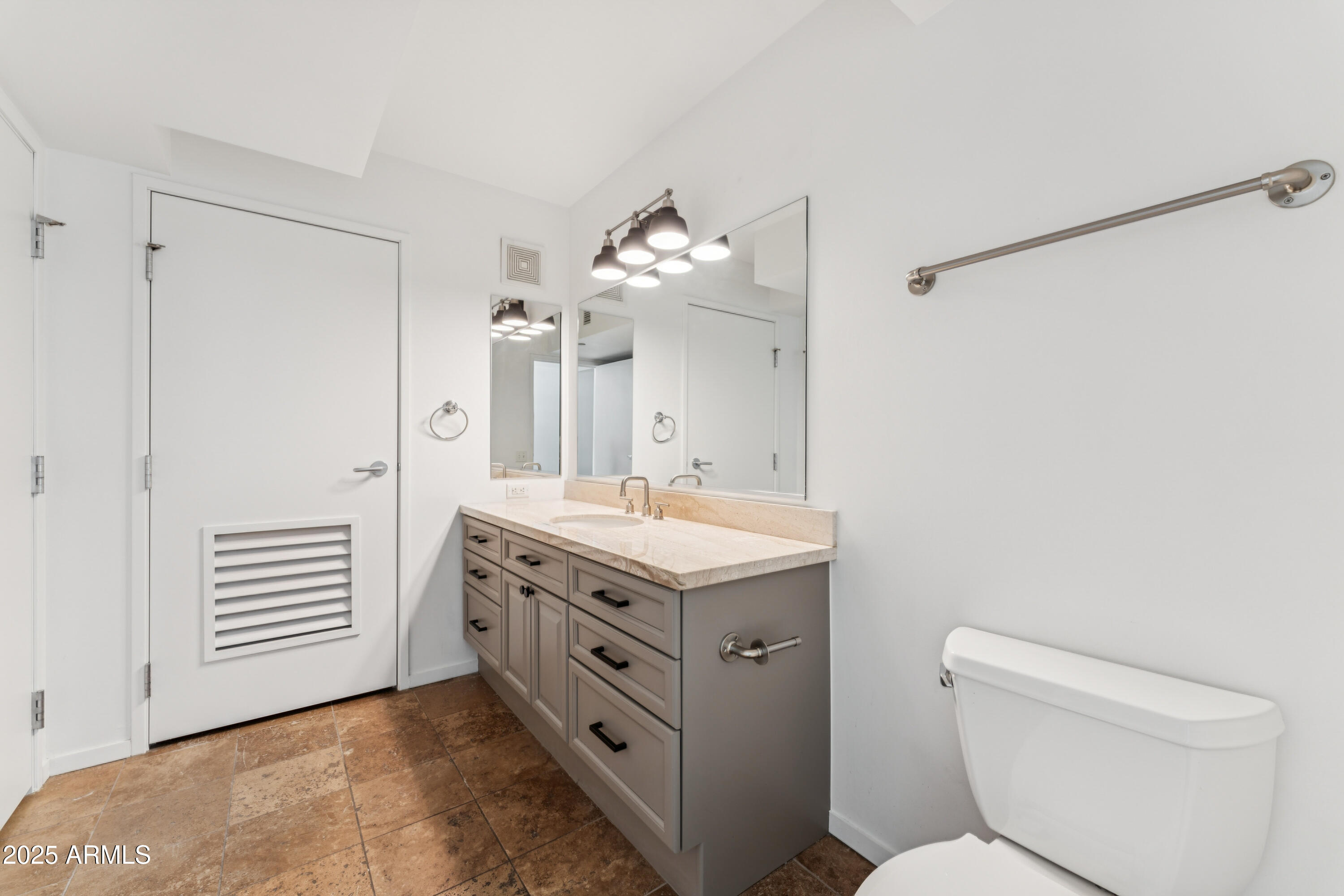 4808 North 24th Street, Unit 724 Phoenix, AZ 85016 - Photo 14 of 23 Guest Bath