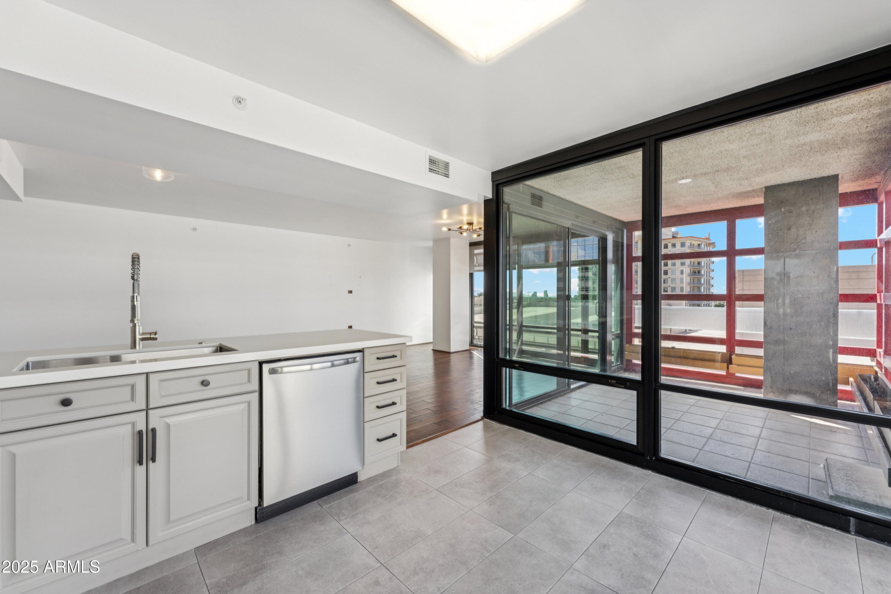 4808 North 24th Street, Unit 724 Phoenix, AZ 85016 - Photo 6 of 23 Kitchen