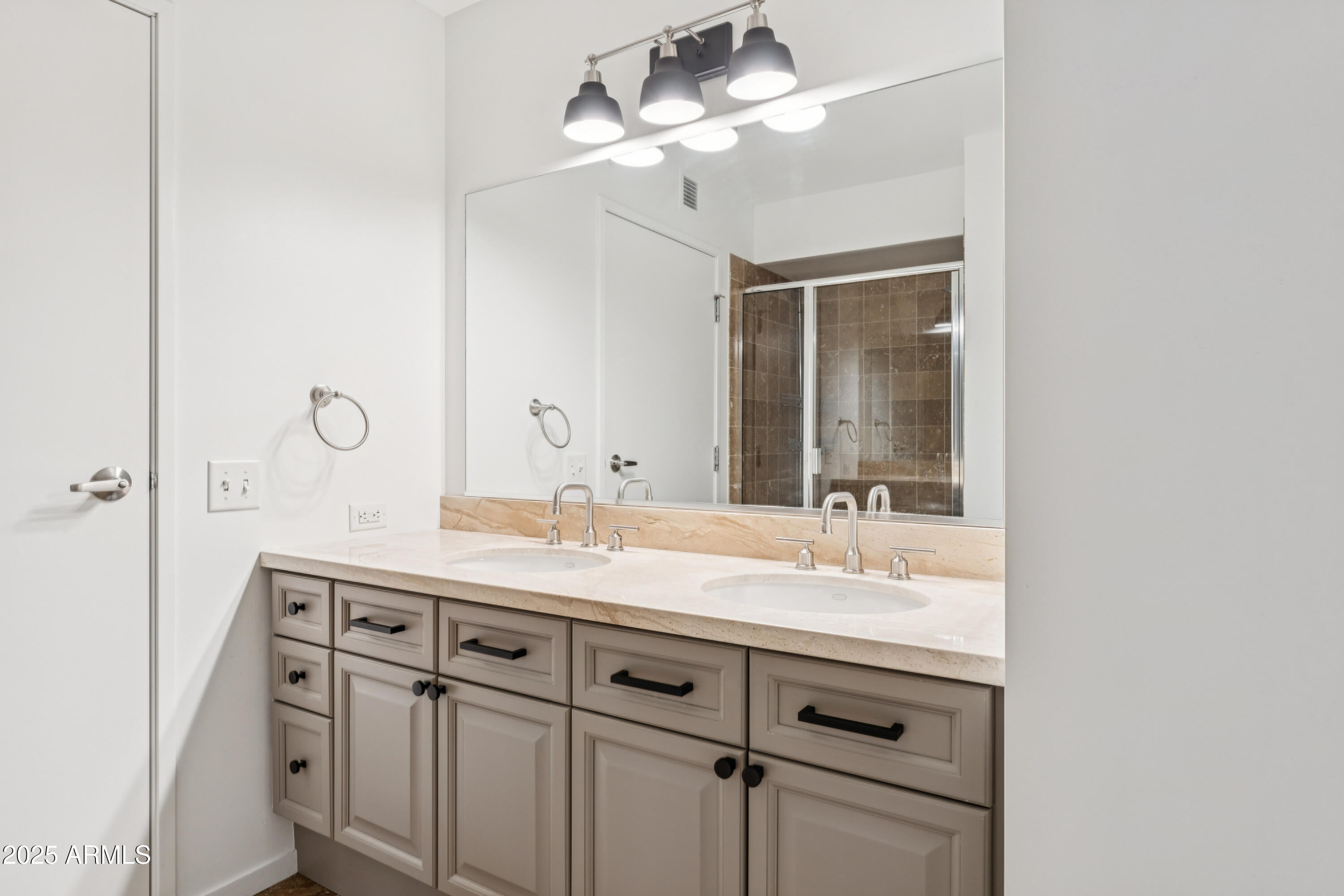 4808 North 24th Street, Unit 724 Phoenix, AZ 85016 - Photo 9 of 23 Primary Bath