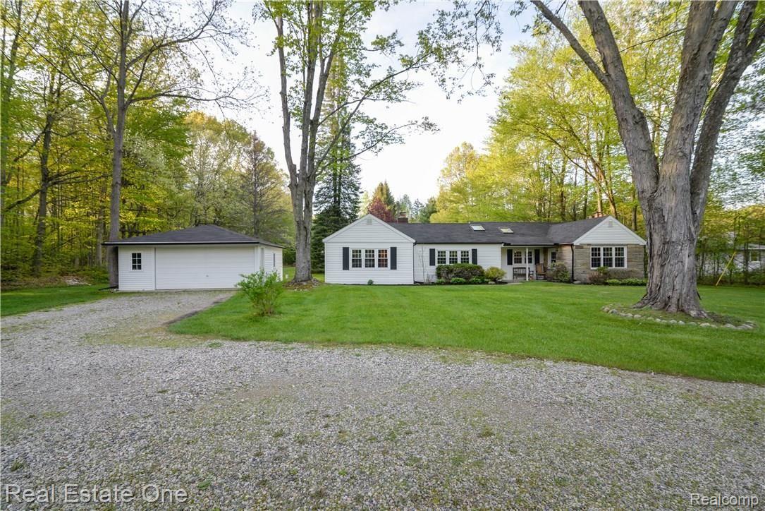 8363 McClements Road Brighton, MI 48114 - Photo 2 of 38 _A2 (1).jpg