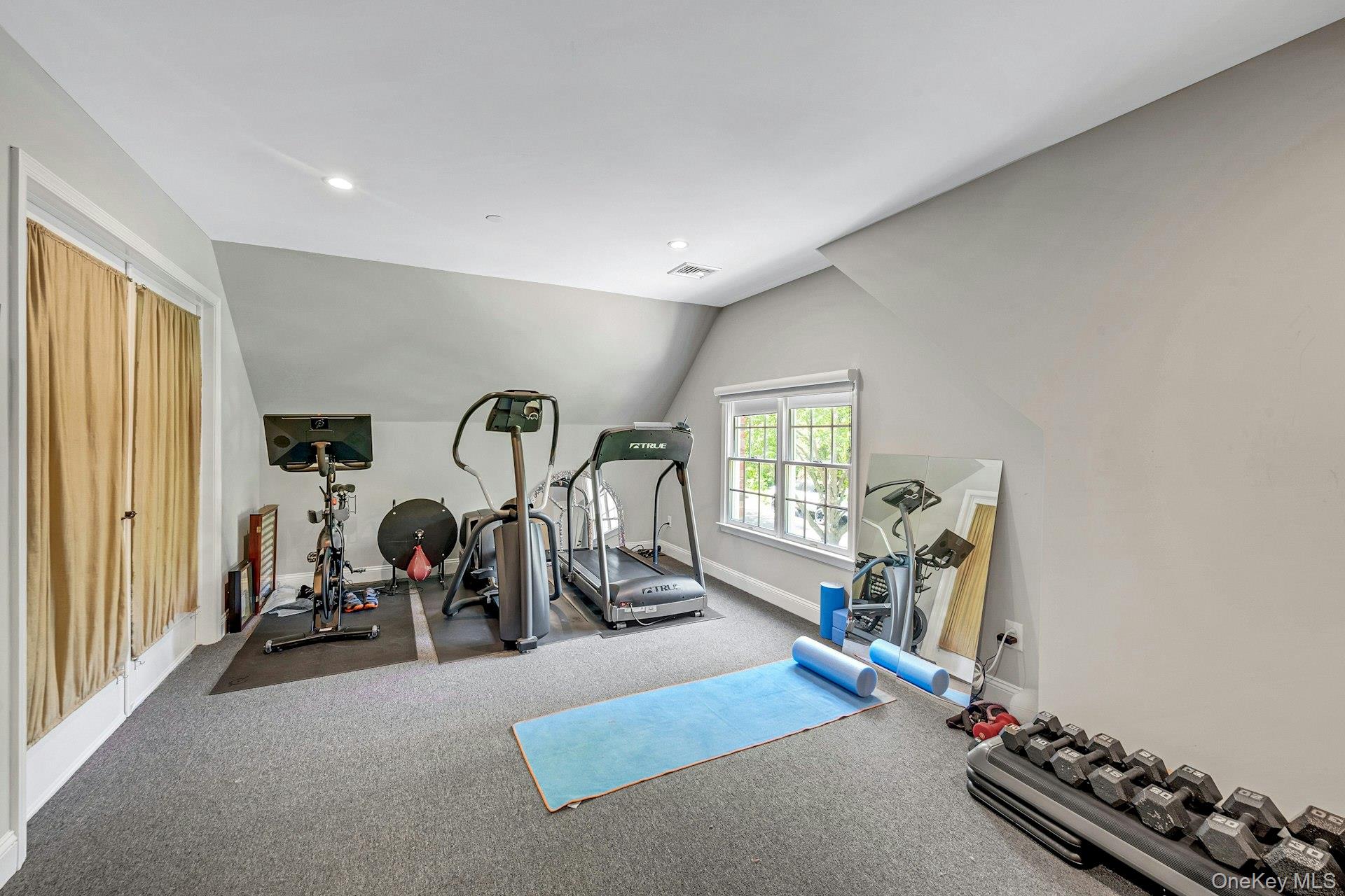 134 Euclid Avenue Ardsley, NY 10502 - Photo 23 of 48 Bonus Space attached to primary bedroom. Ideal GYM, office, nursery, TV area.