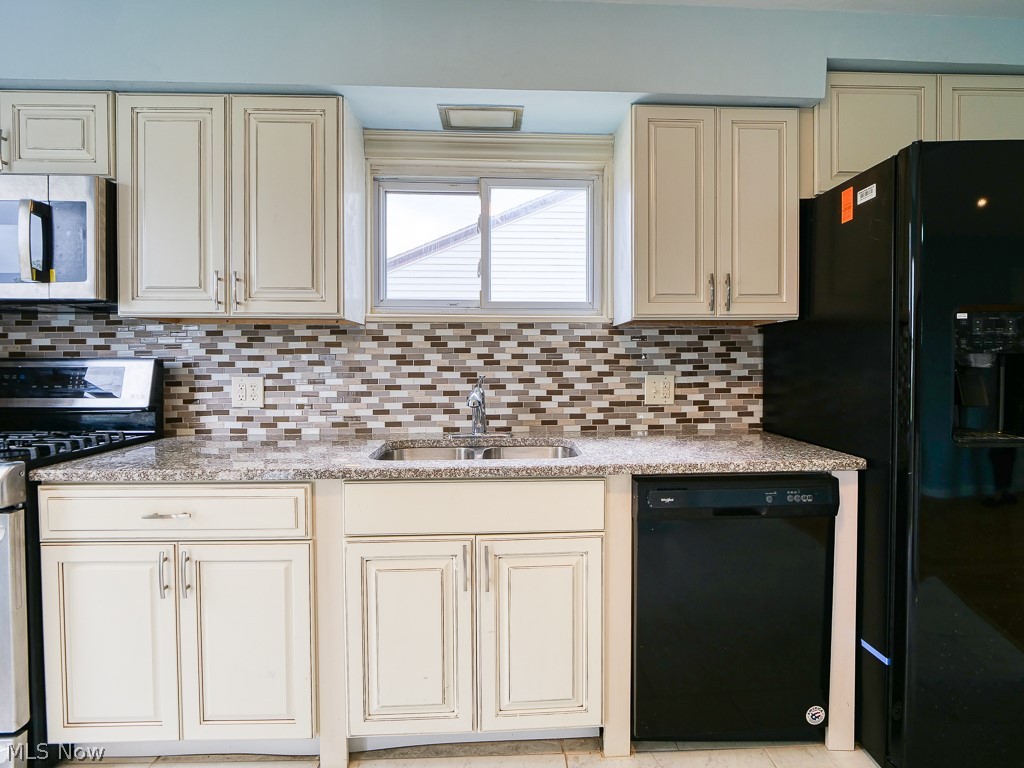 6025 Smith Road Brook Park, OH 44142 - Photo 6 of 35