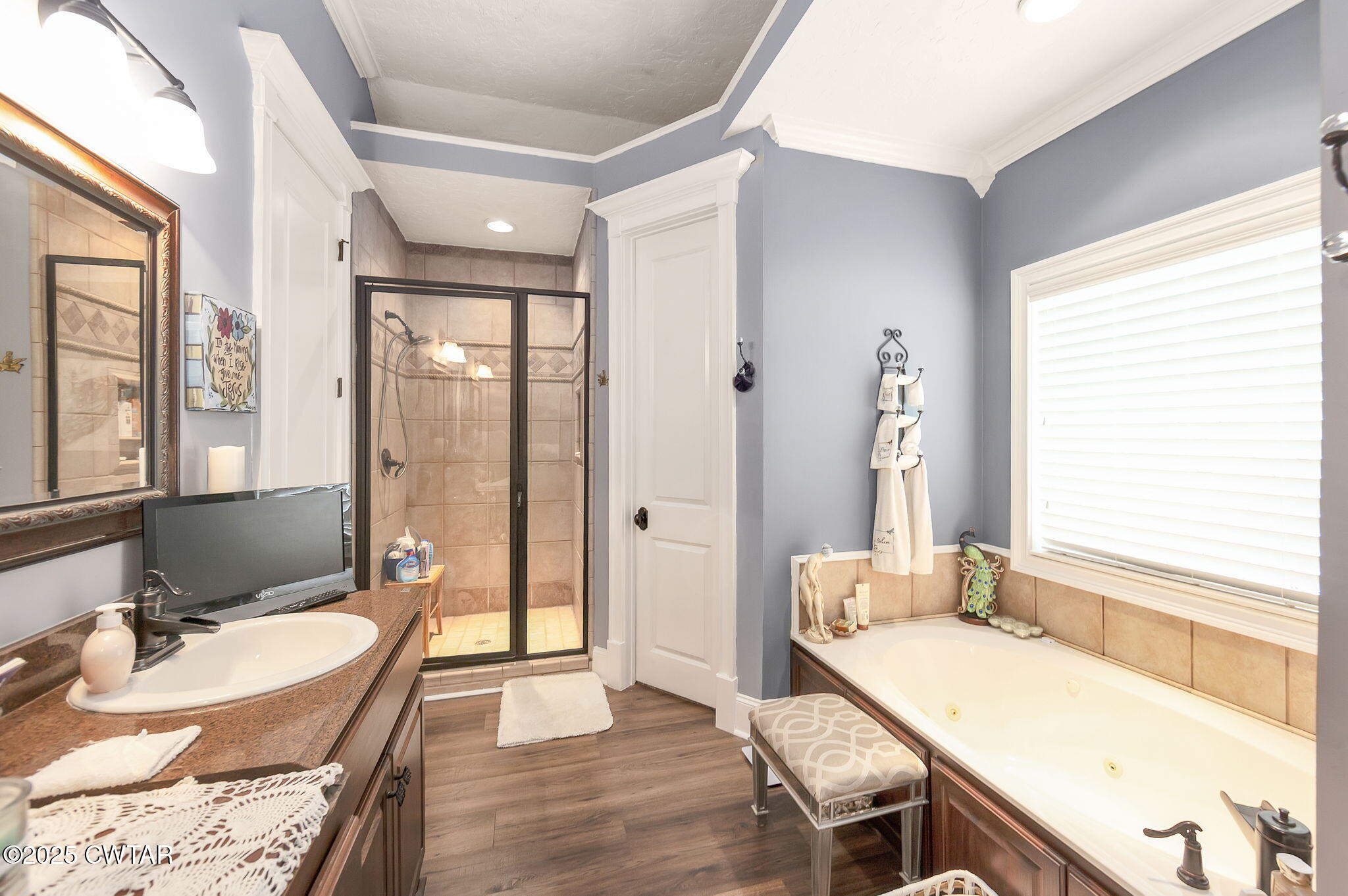 9 Dayton Cove Jackson, TN 38305 - Photo 21 of 27 a living room with stainless steel appliances granite countertop furniture and a wooden floor