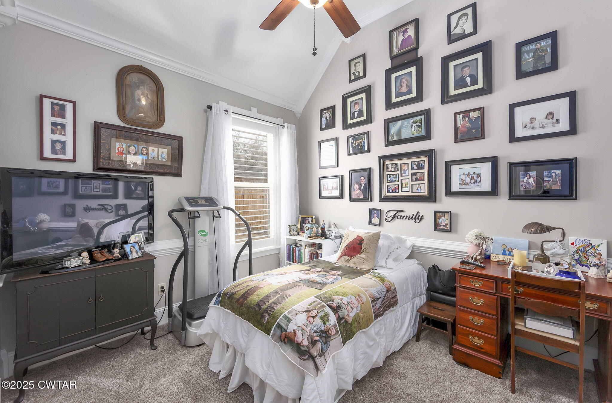 9 Dayton Cove Jackson, TN 38305 - Photo 26 of 27 a spacious bedroom with a bed and a bookshelf