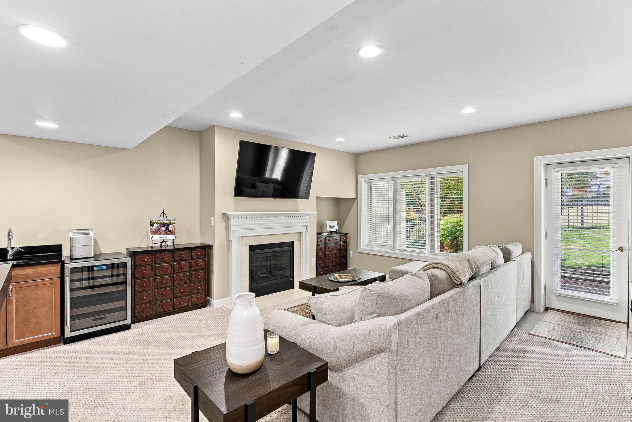 18357 Eagle Point Square Leesburg, VA 20176 - Photo 40 of 70 Gallery Image 40