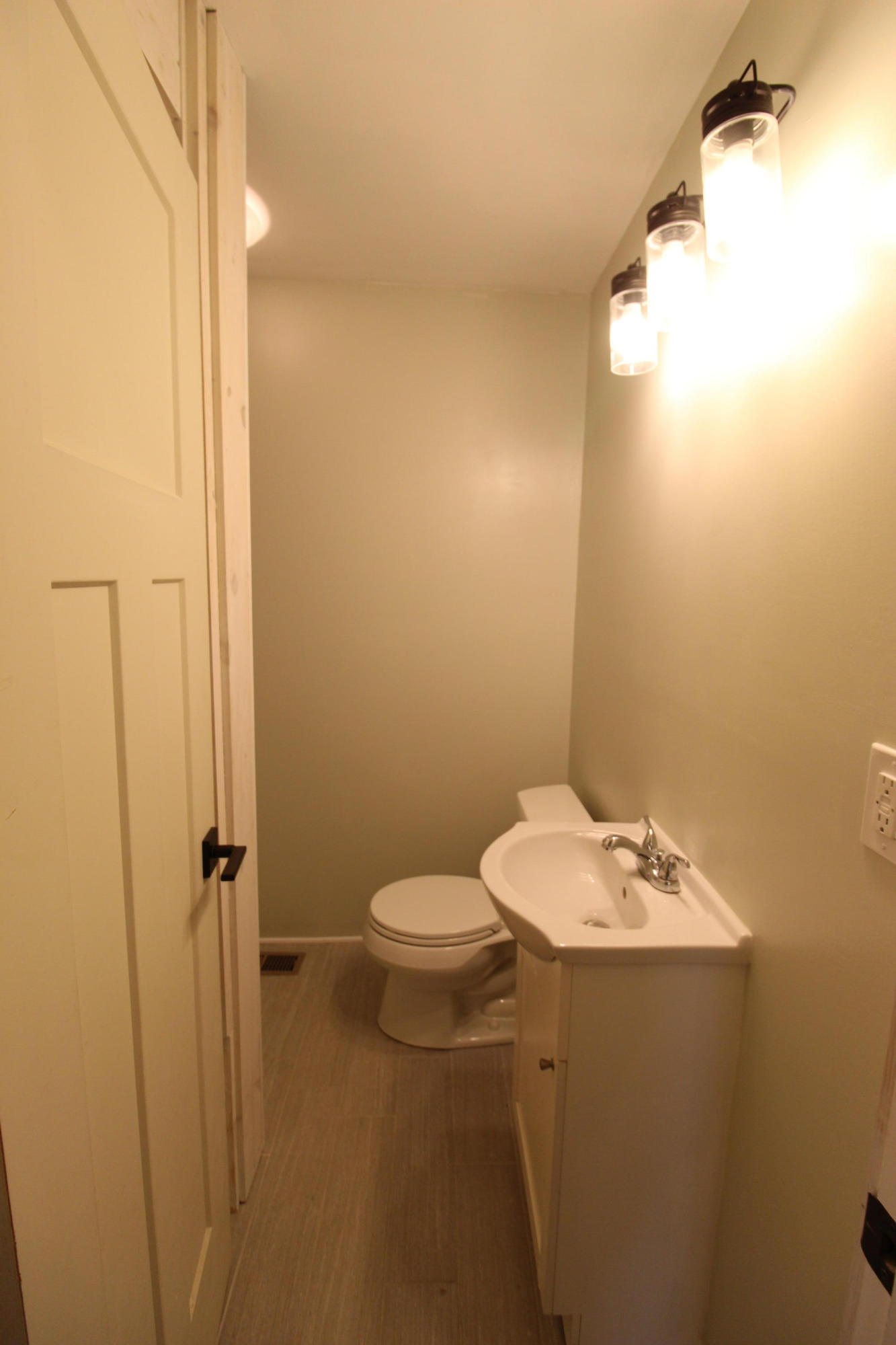 1823 Ramsay Street Alcoa, TN 37701 - Photo 22 of 37 Newly added guest bath
