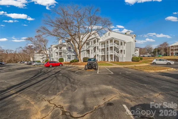 $165,000 | 15 Hamiltons Bay Court, Unit 937, Clover, SC 29710