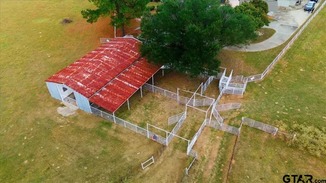 a view of an outdoor space of the house