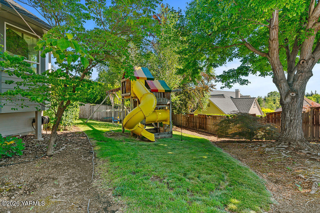 6810 Ravens Gate Way Yakima, WA 98908 - Photo 44 of 45 a view of a park with large tree