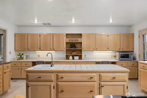 $639,000 | 2935 King Street, Bellingham, WA 98225